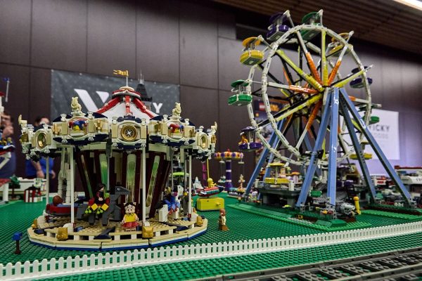 Acceso a la exposición de Lego